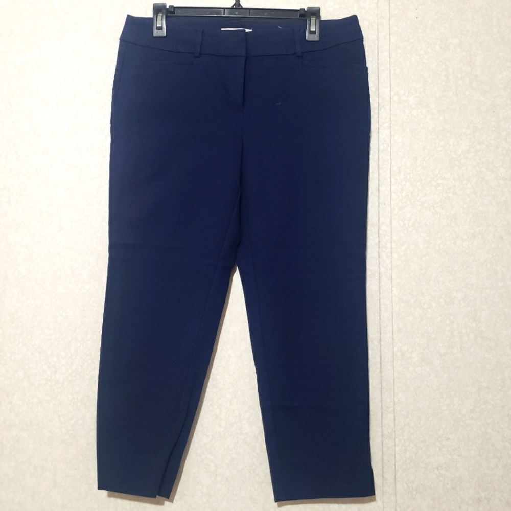 LOFT......Chic Navy Blue Cropped Pants...SIZE:8